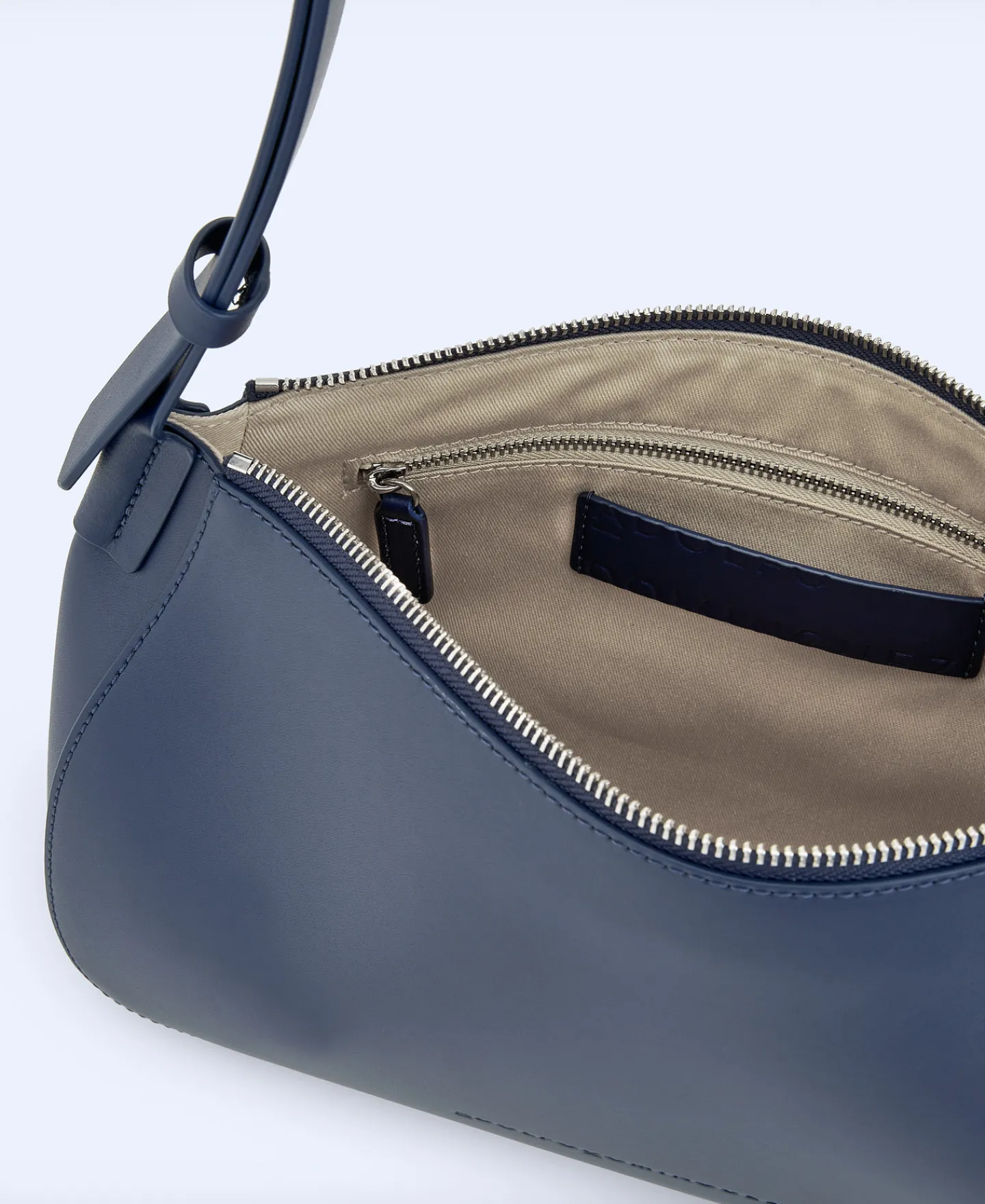 Adolfo Dominguez Bolsos>Bandolera En Piel Vaqueta Azul Marino