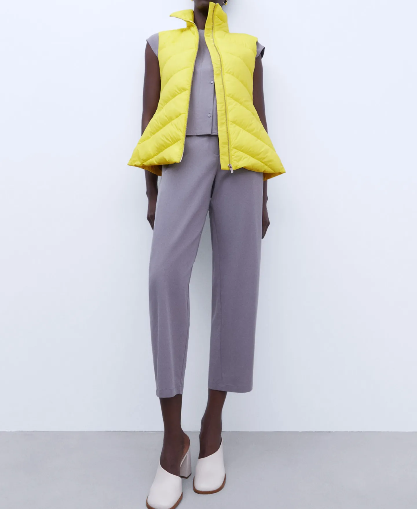 Adolfo Dominguez Abrigos Y Chaquetas>Chaleco Acolchado Entallado Amarillo Oscuro