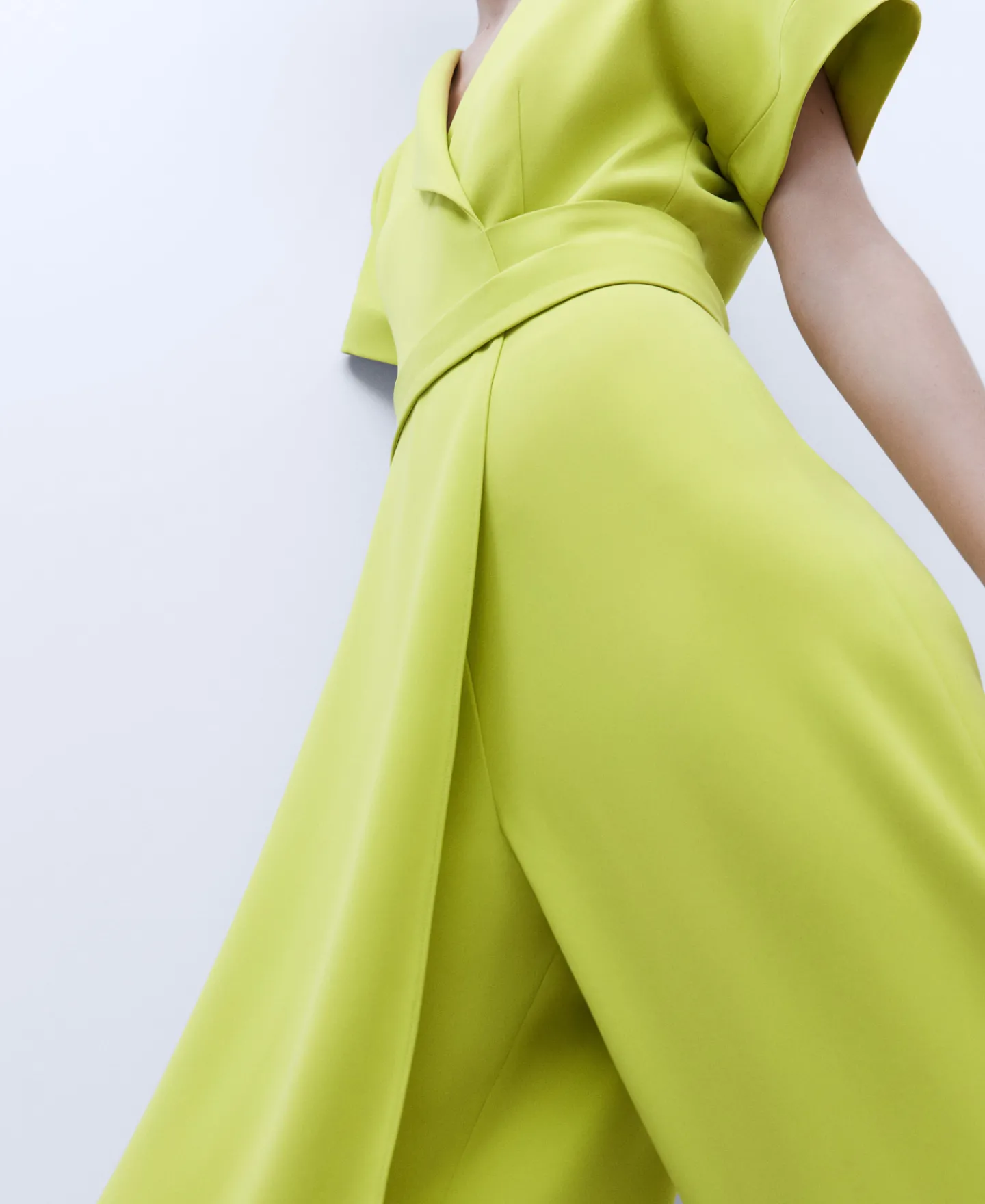 Adolfo Dominguez Vestidos Y Monos>Mono Monocolor Con Escote En Pico Verde Pistacho