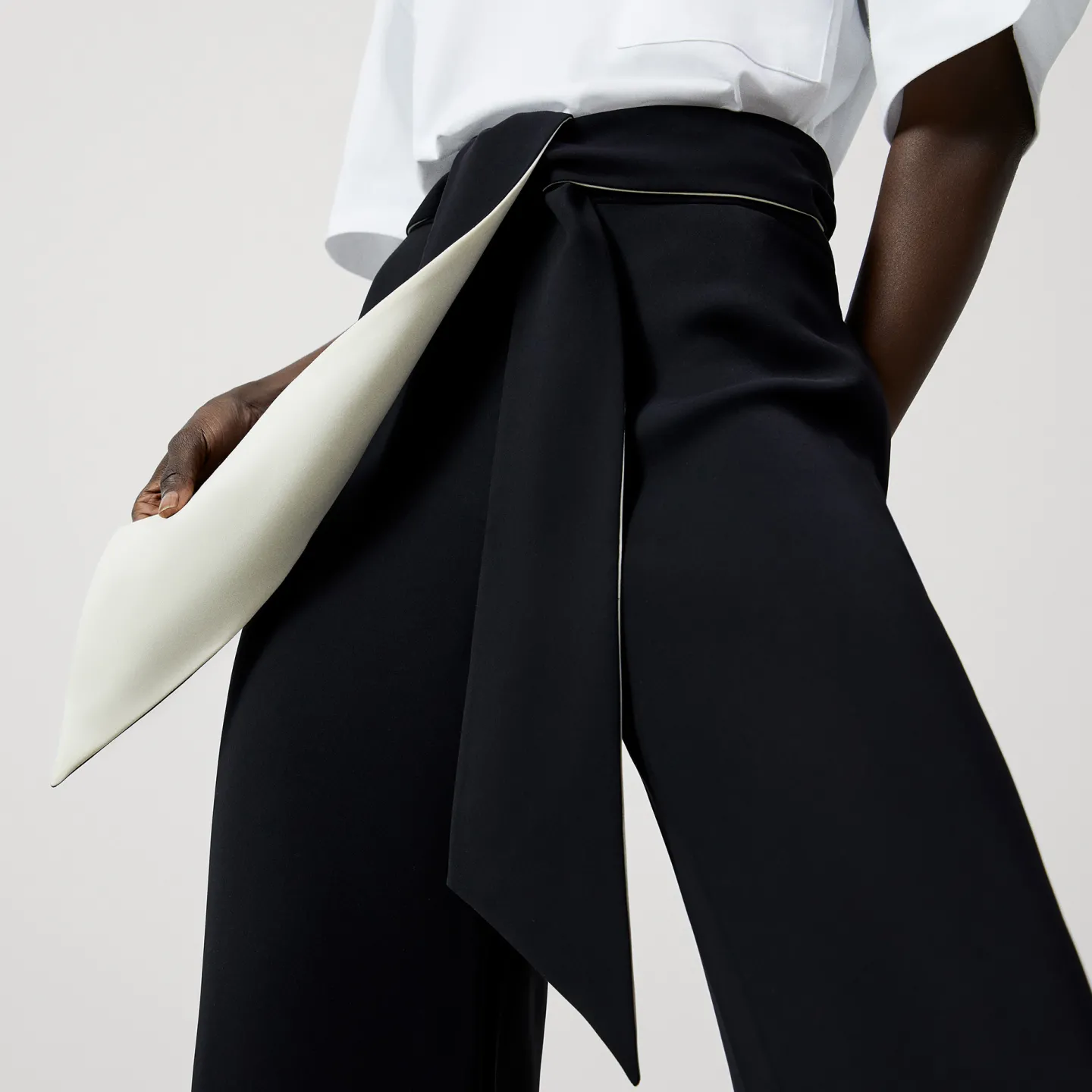 Adolfo Dominguez Pantalones>Pantalon Fluido En Poliester Reciclado Negro