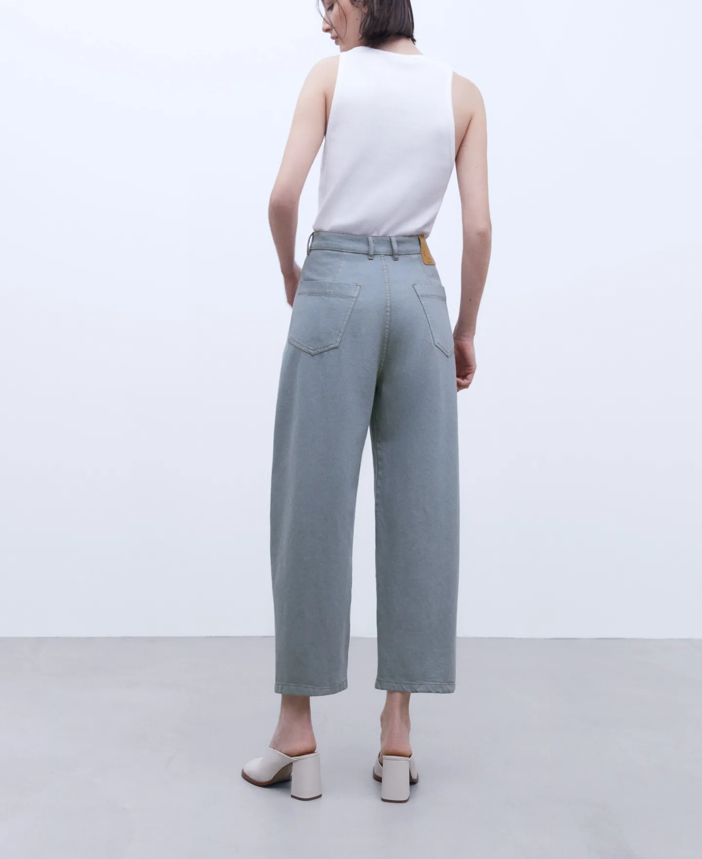 Adolfo Dominguez Pantalones>Pantalon Vaquero Banana En Algodon Gris Claro